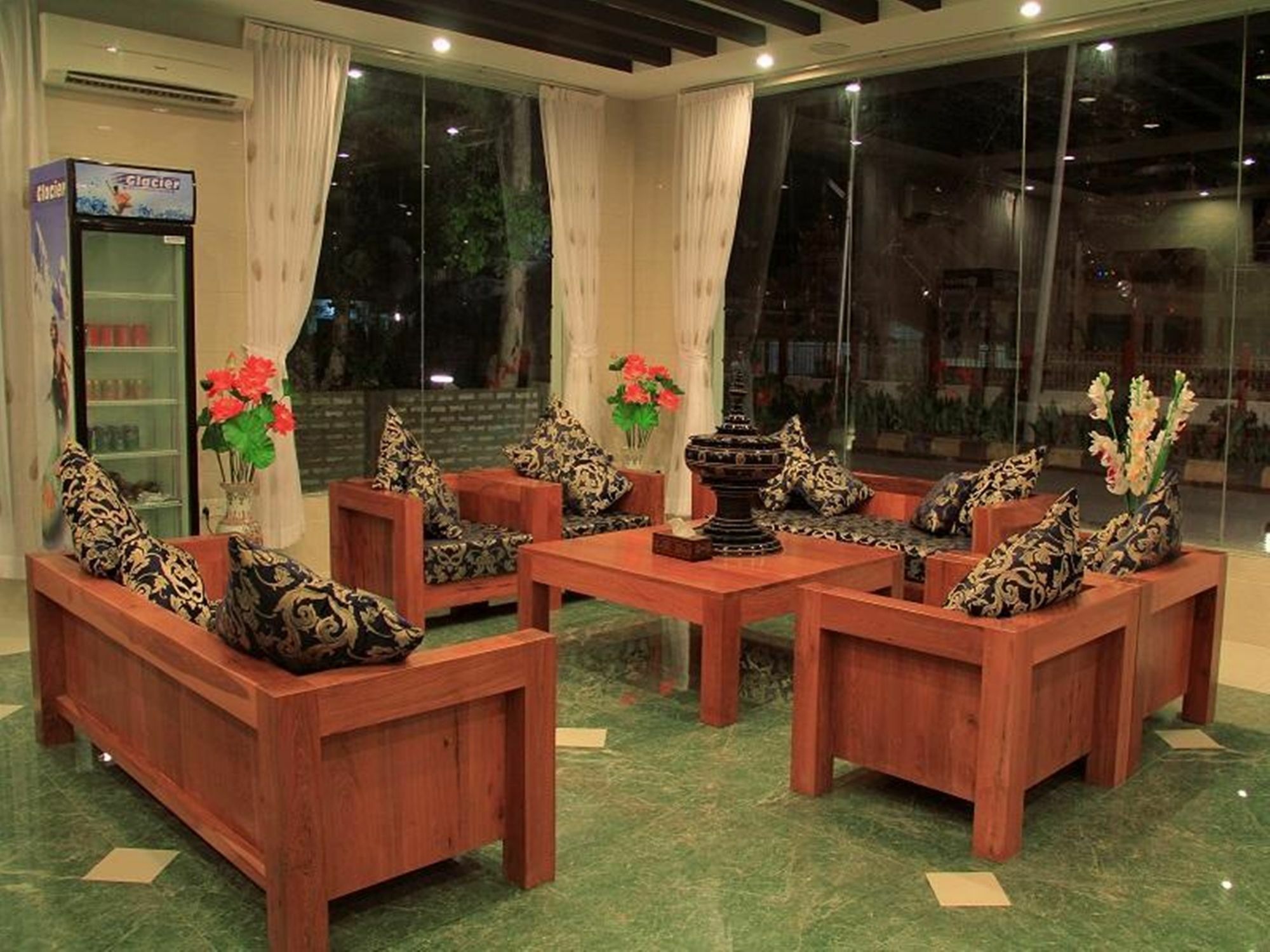 81 Hotel Inlay Nyaung Shwe Exterior photo