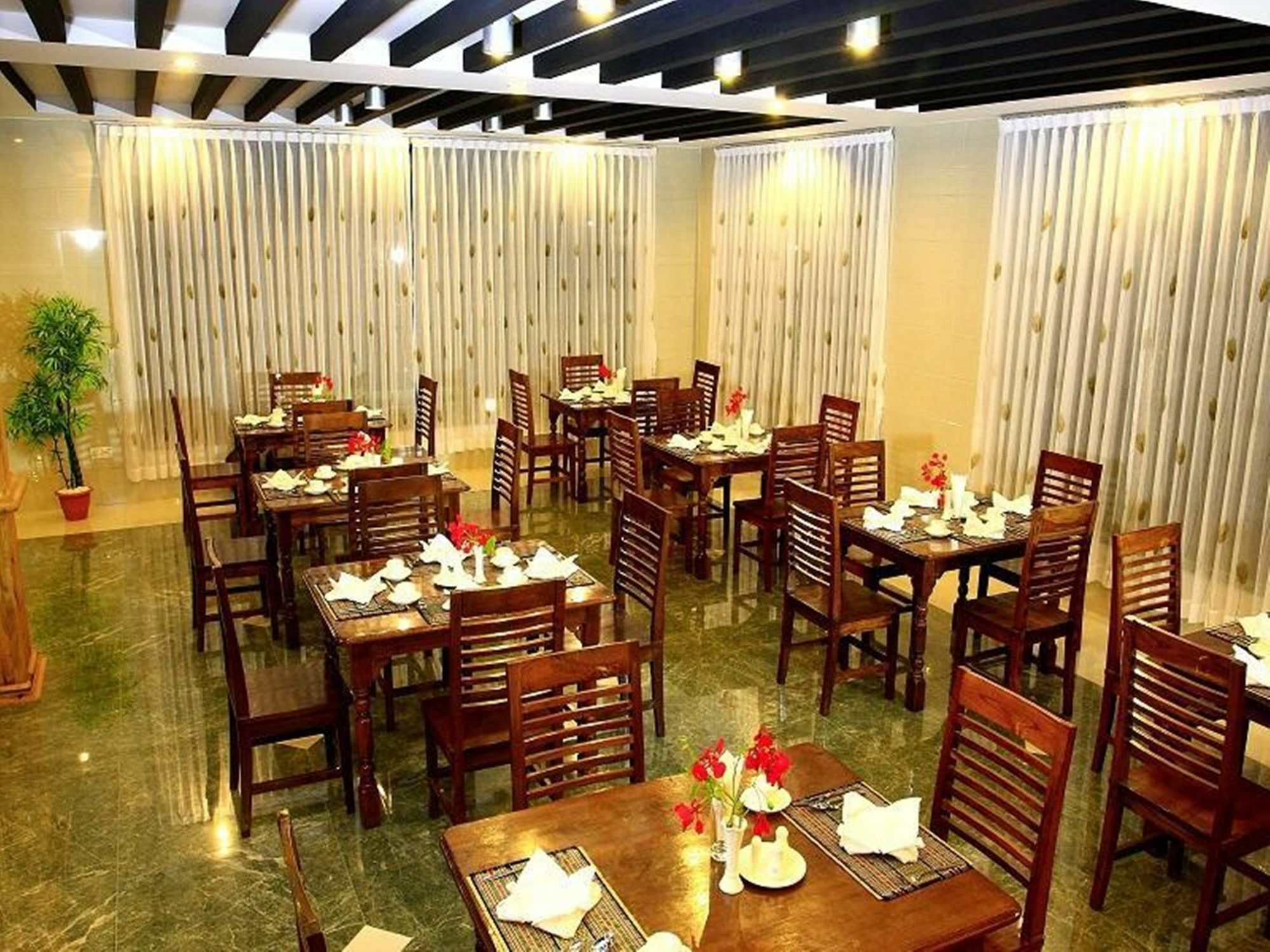 81 Hotel Inlay Nyaung Shwe Exterior photo